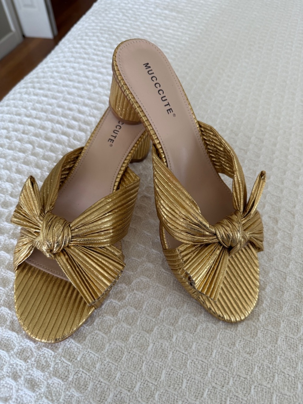 Mucccute Gold Knot Pleated Slide Heels Sz.9 *Never Worn*